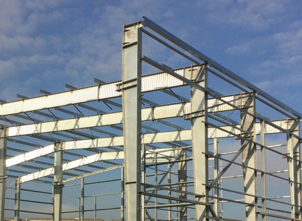 Stahlgerüst beim Hallenbau von GERBA Industrie- und Hallenbau