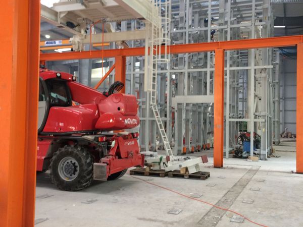 Innenausbau der Produktionshalle der Lithonplus GmbH & Co. KG