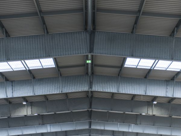 Detailansicht der Überdachung im Seehafen Kiel